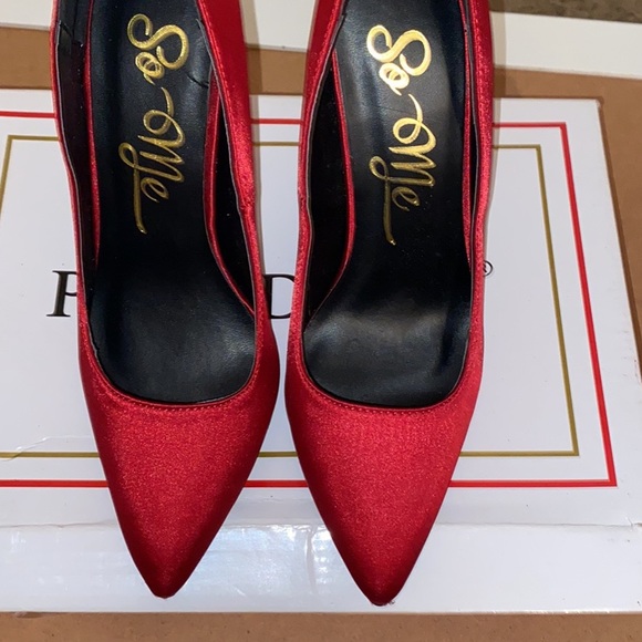 Women Apparel and Accessories size 14 in dresses and 6 1/2 to 9 in dress shoes. - Picture 3 of 6